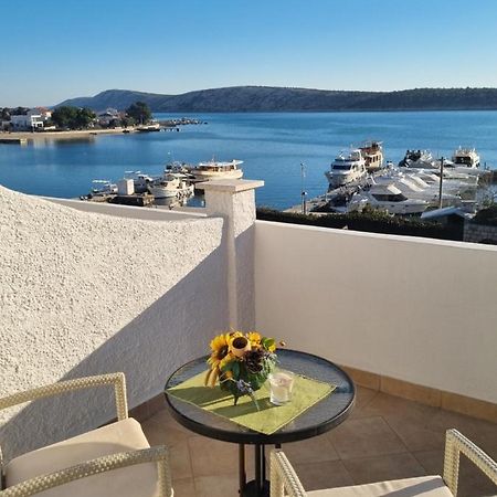 Leut Bed & Breakfast Barbat na Rabu Exterior photo