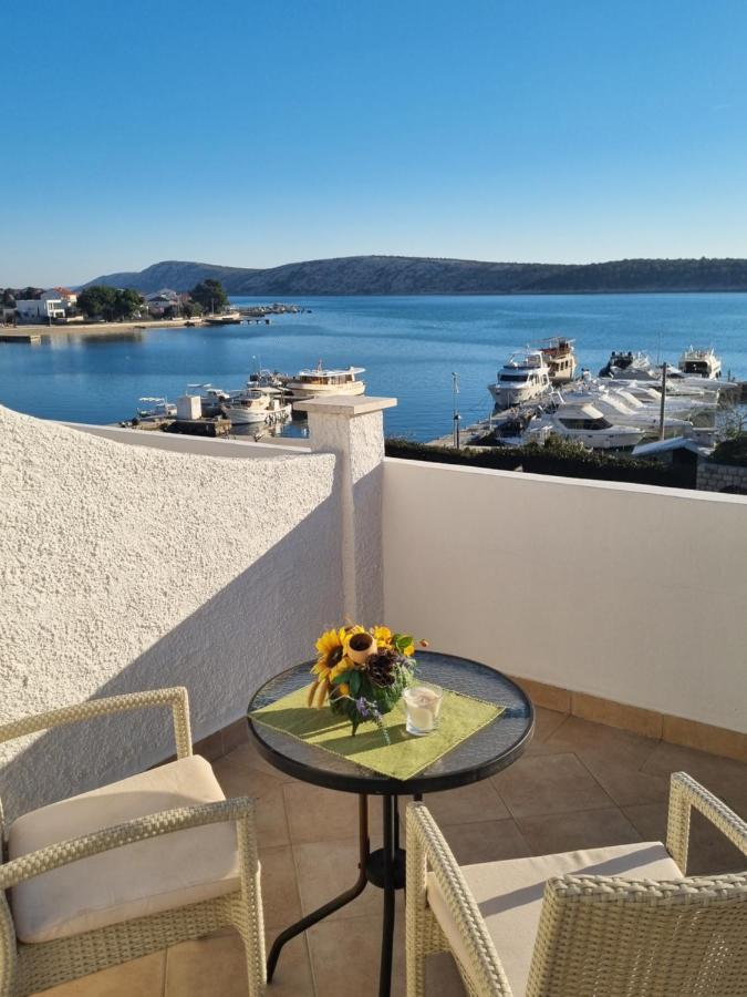 Leut Bed & Breakfast Barbat na Rabu Exterior photo